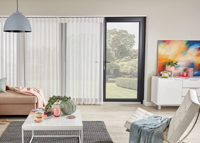 Allusion door blind